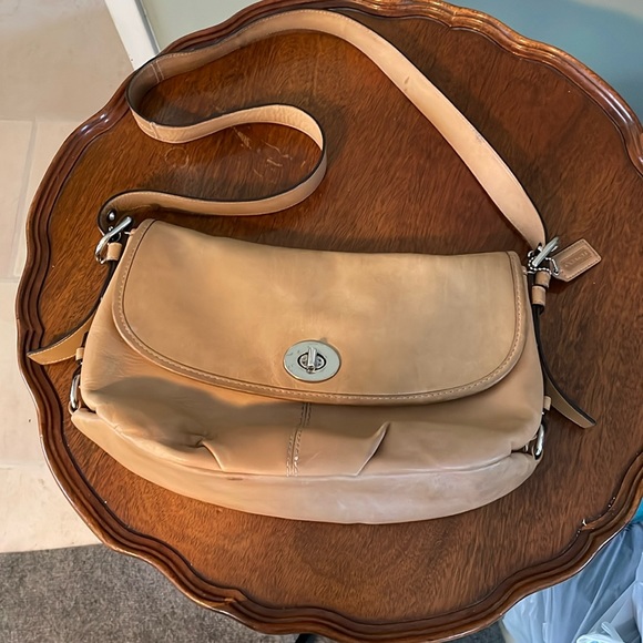 EUC COACH TAN LEATHER FLAP F15170 BAG Minor Spots on Closer/Strap & Bottom. - Picture 1 of 17